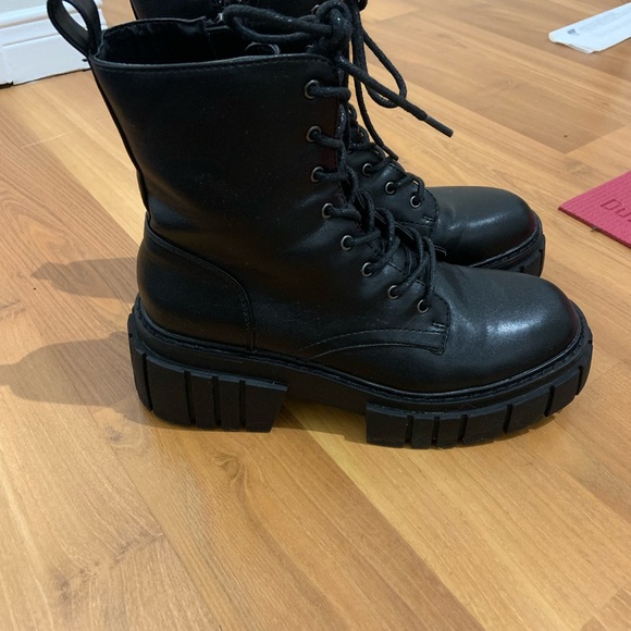 Madden Girl Boots - Picture 9 of 9